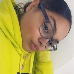 Meet your Posher, Denise